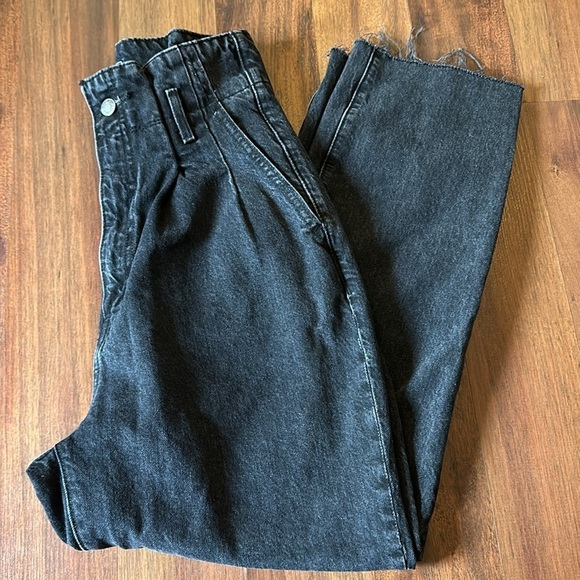 Abercrombie & Fitch A&F High Rise Black Mom Jean Size 26 2 Short - Picture 11 of 11